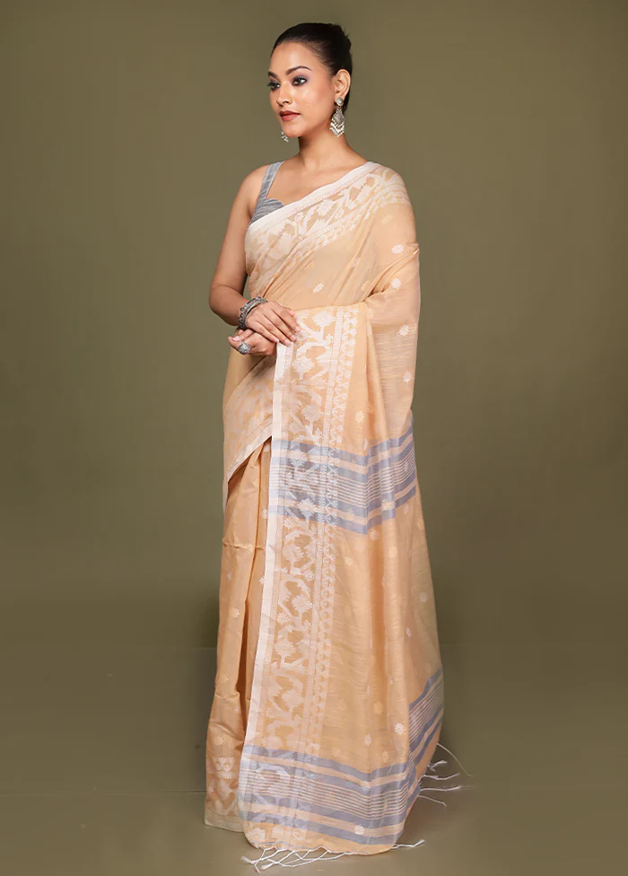 Cream Matka Silk Saree With Blouse Piece - Image 4