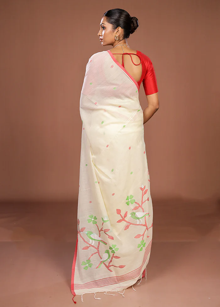 Cream Matka Silk Saree With Blouse Piece - Image 3