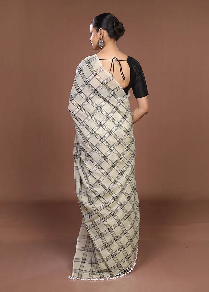 Cream Matka Silk Saree With Blouse Piece - Image 3