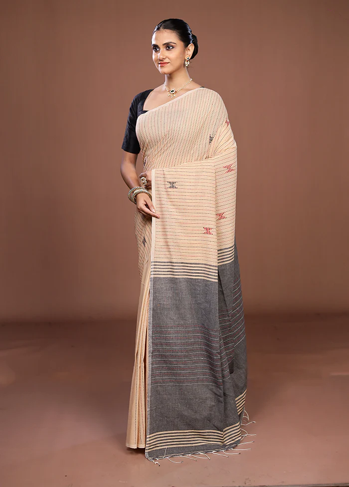 Cream Matka Silk Saree With Blouse Piece - Image 4