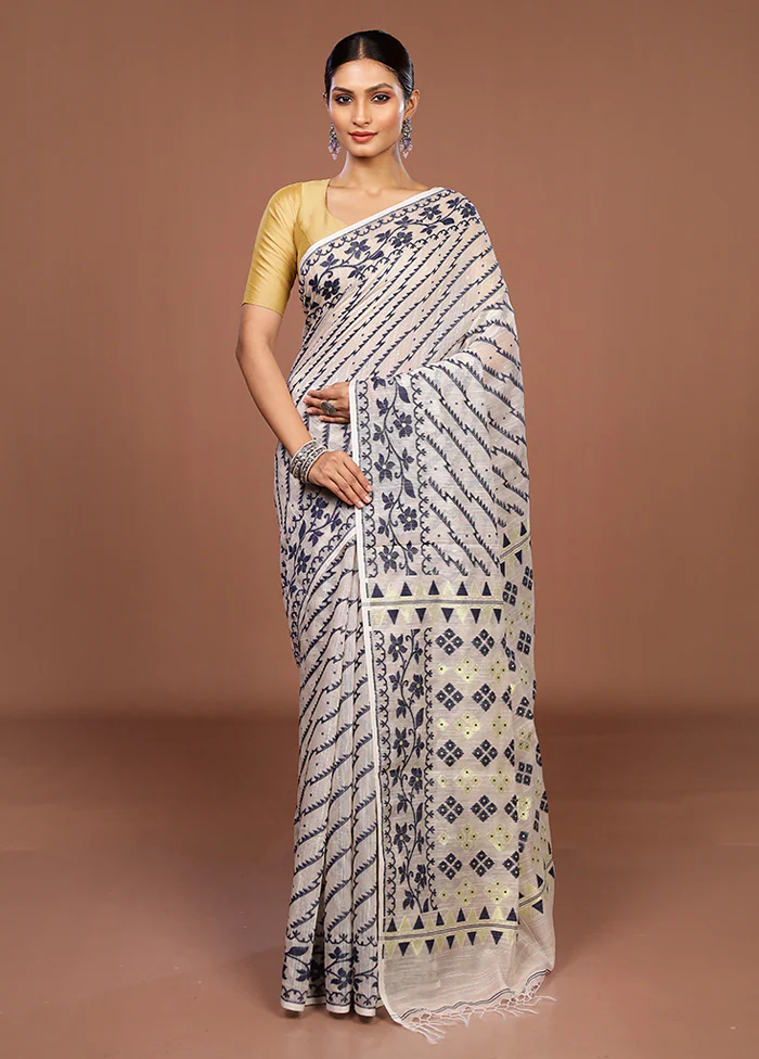 Cream Matka Silk Saree With Blouse Piece - Image 2