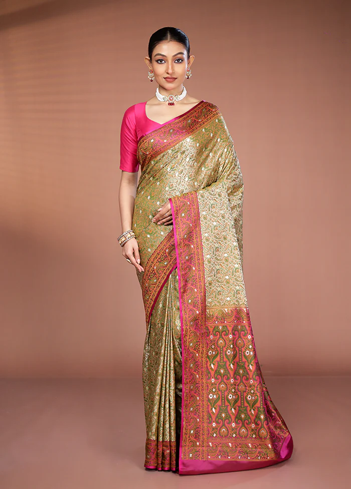 Green Tanchoi Silk Saree With Blouse Piece - Image 2