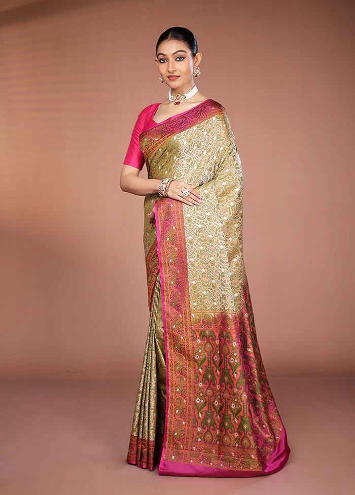 Green Tanchoi Silk Saree With Blouse Piece - Image 4