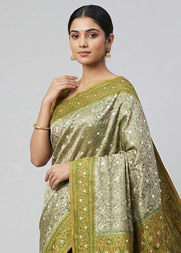 Cream Tanchoi Silk Saree With Blouse Piece - Image 2