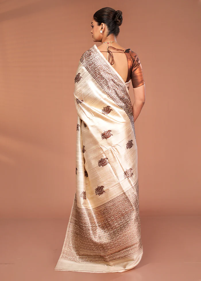 Cream Tussar Pure Silk Saree With Blouse Piece - Image 3