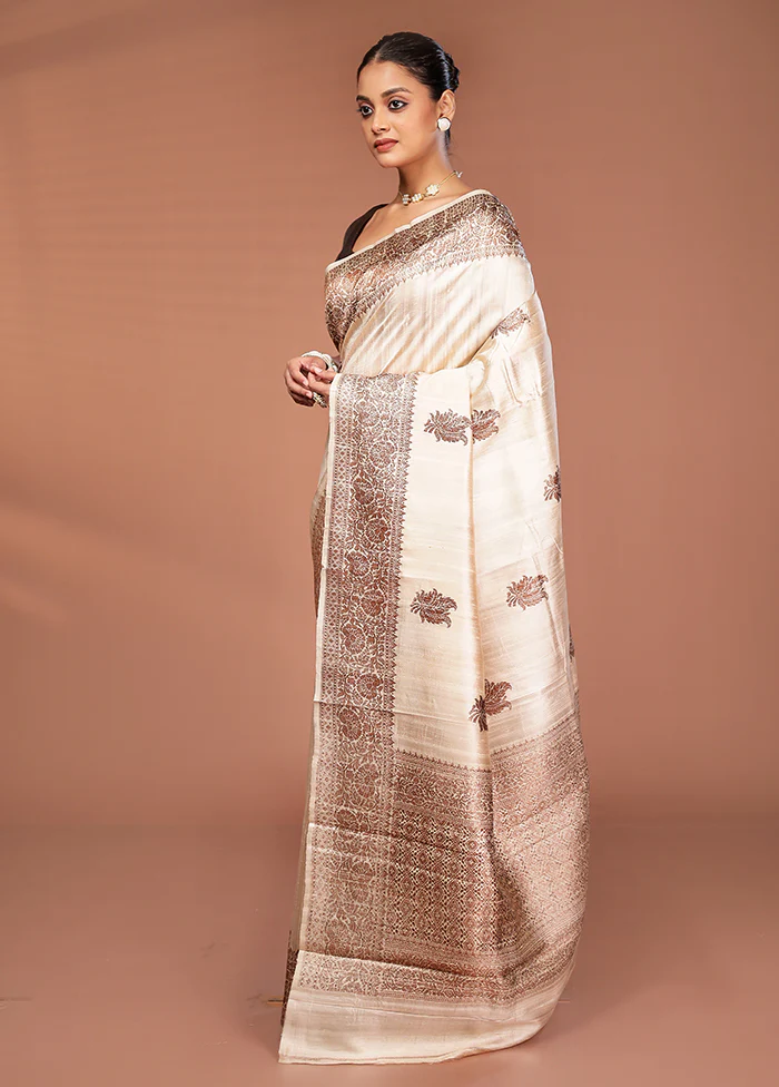 Cream Tussar Pure Silk Saree With Blouse Piece - Image 4