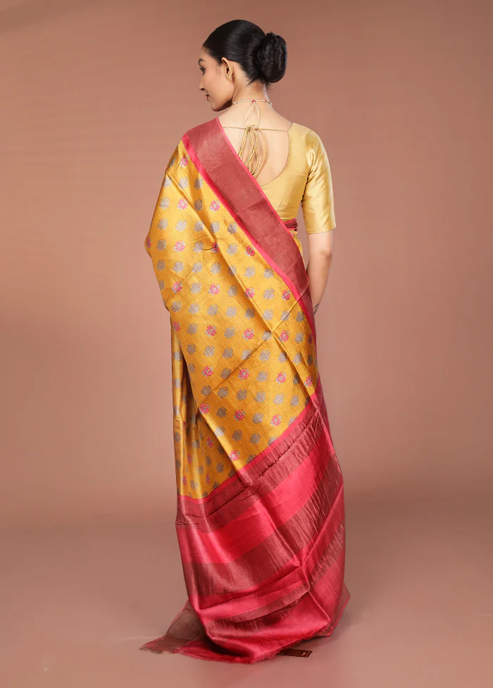 Cream Tussar Silk Saree With Blouse Piece - Image 3
