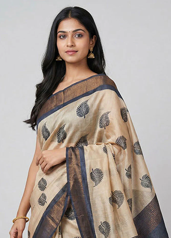 Cream Tussar Silk Saree With Blouse Piece - Image 2