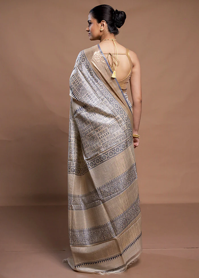 Cream Tussar Silk Saree With Blouse Piece - Image 3