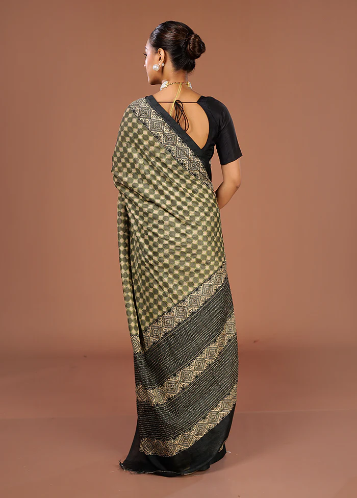 Cream Tussar Silk Saree With Blouse Piece - Image 3