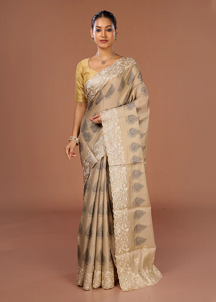 Cream Tussar Silk Saree With Blouse Piece - Image 2