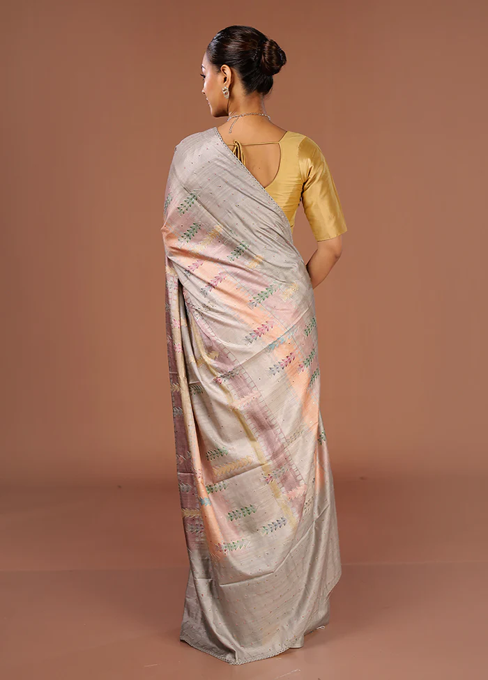 Cream Tussar Silk Saree With Blouse Piece - Image 3
