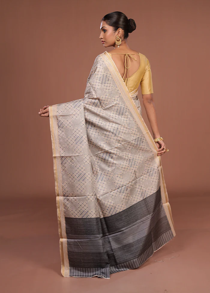 Cream Tussar Silk Saree With Blouse Piece - Image 3