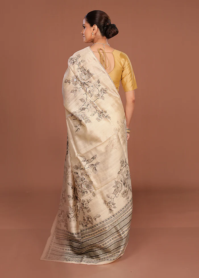 Cream Tussar Silk Saree With Blouse Piece - Image 3