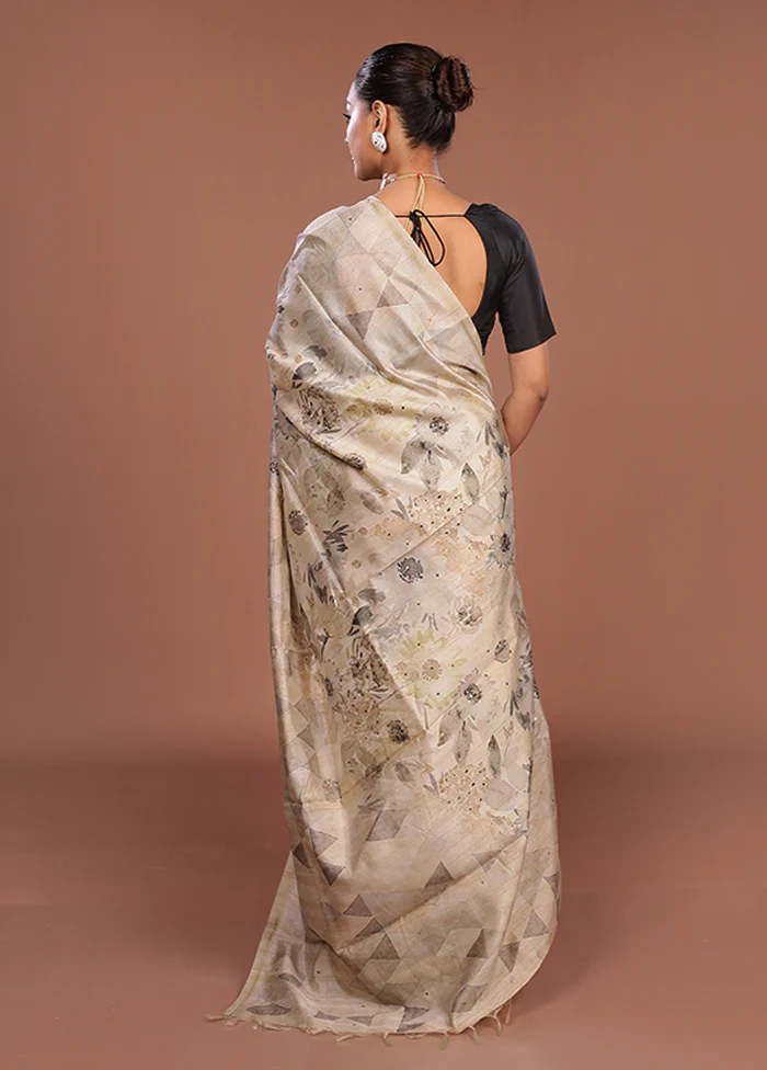 Cream Tussar Silk Saree With Blouse Piece - Image 3