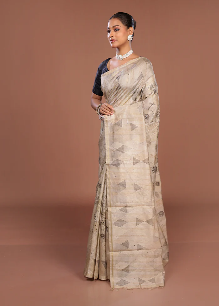 Cream Tussar Silk Saree With Blouse Piece - Image 4