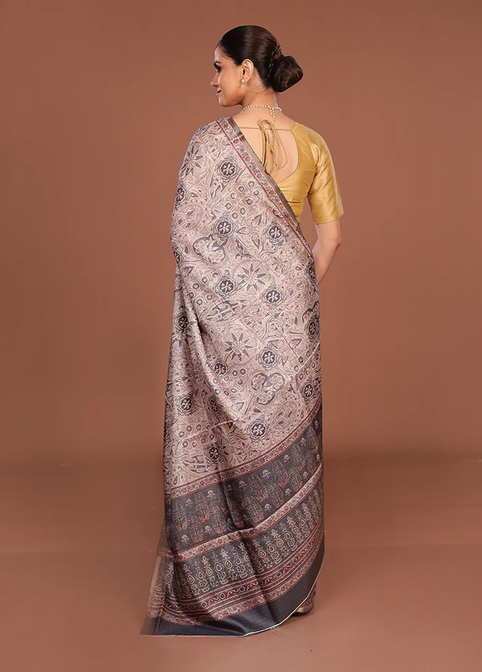 Cream Tussar Silk Saree With Blouse Piece - Image 3