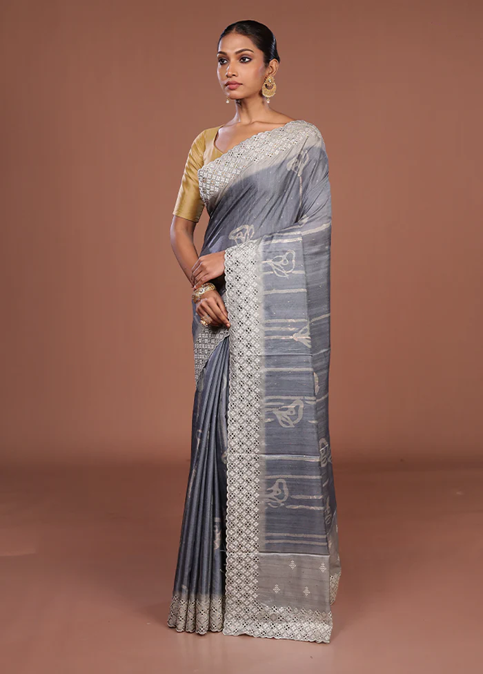 Cream Tussar Silk Saree With Blouse Piece - Image 4
