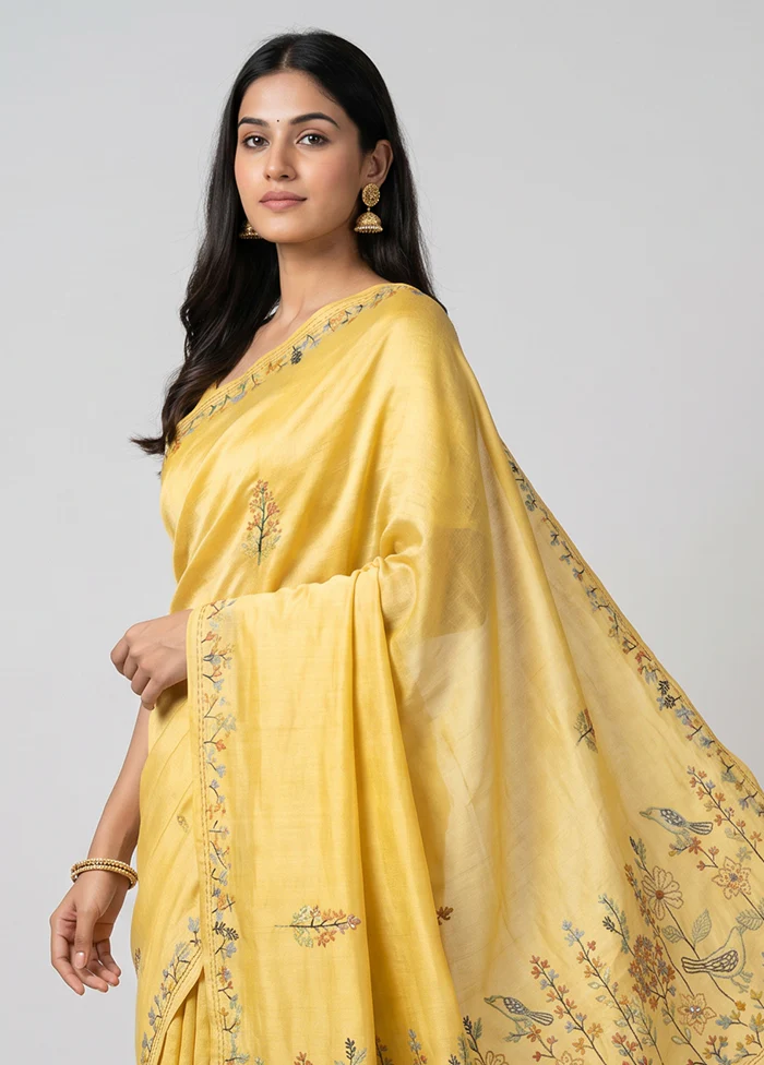 Cream Tussar Silk Saree With Blouse Piece - Image 2