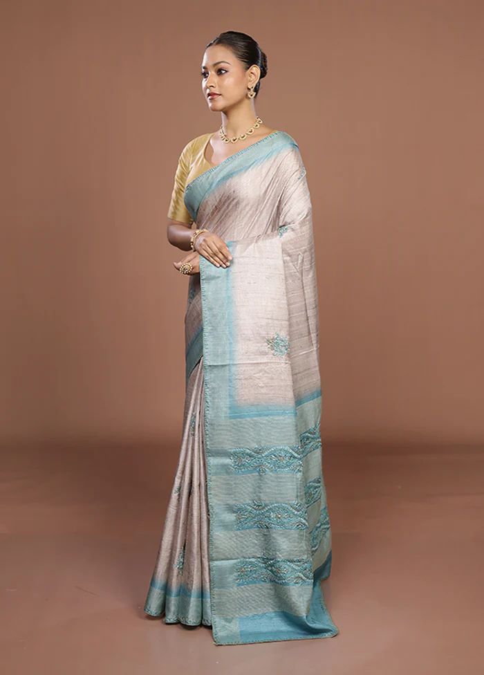 Grey Tussar Silk Saree With Blouse Piece - Image 4