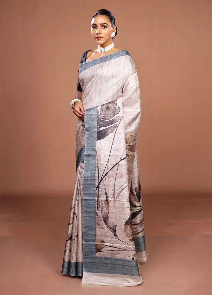 Cream Tussar Silk Saree With Blouse Piece - Image 4