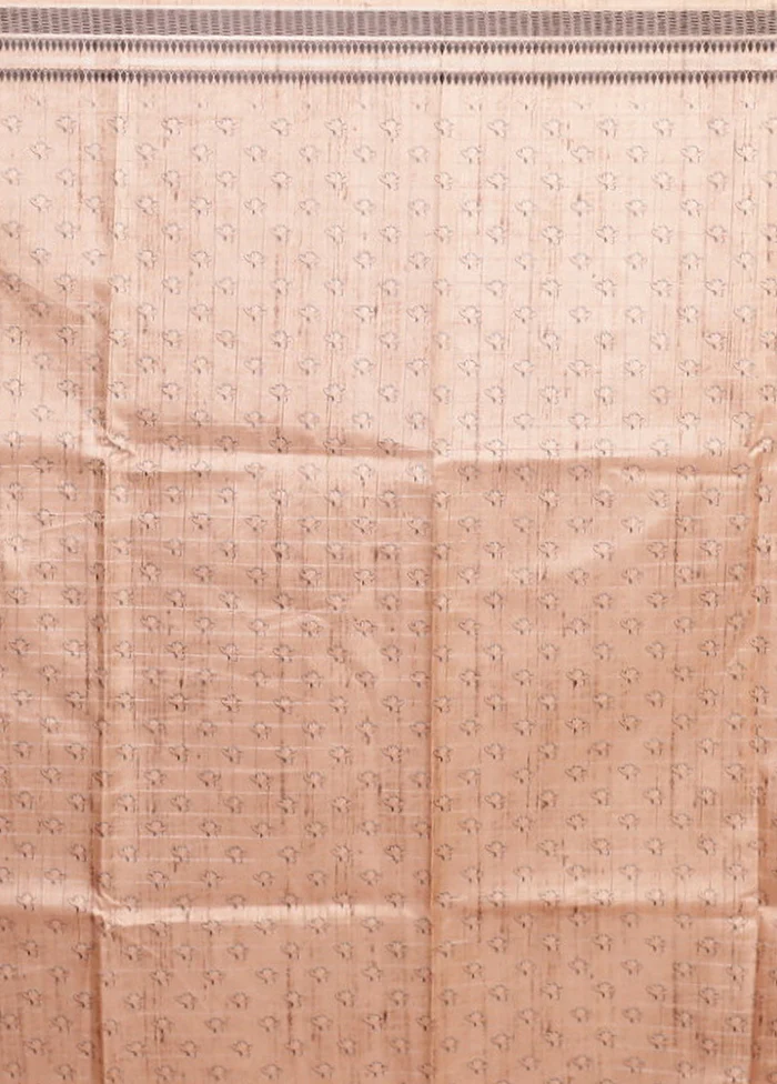 Cream Tussar Silk Saree With Blouse Piece - Image 5