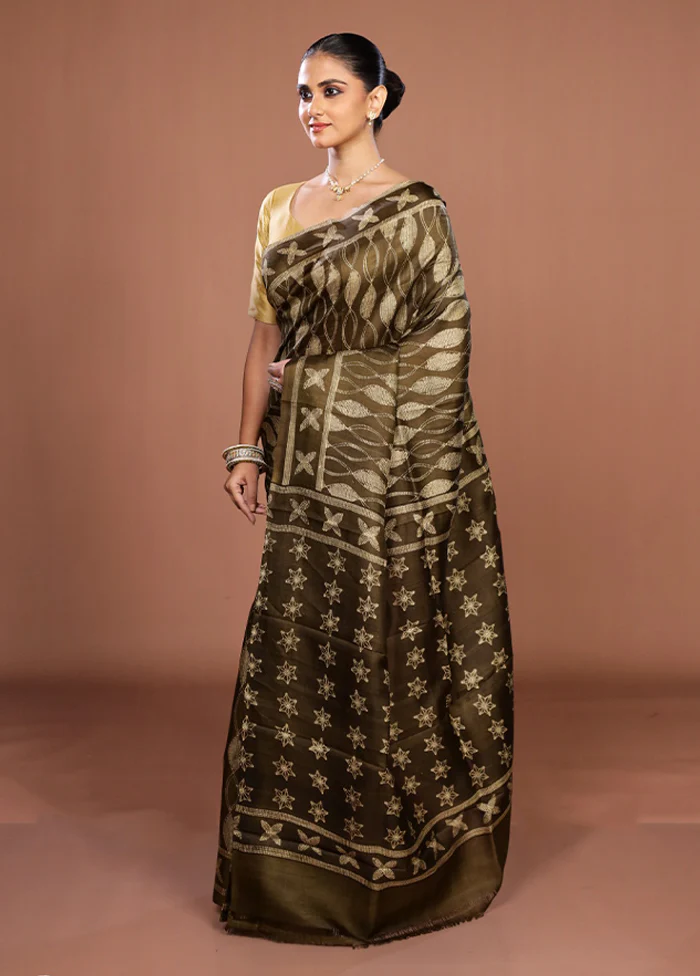 Cream Tussar Silk Saree With Blouse Piece - Image 4