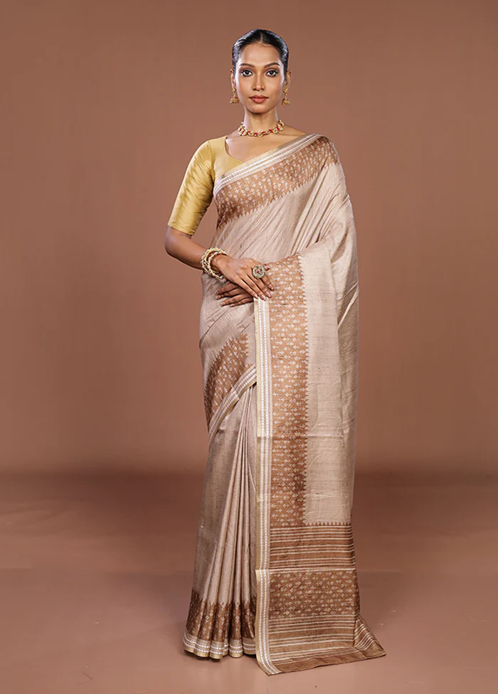 Cream Tussar Silk Saree With Blouse Piece - Image 2