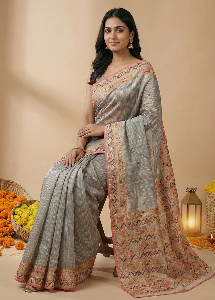 Cream Tussar Silk Saree With Blouse Piece - Image 3