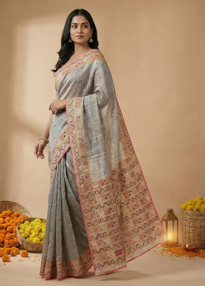 Cream Tussar Silk Saree With Blouse Piece - Image 4