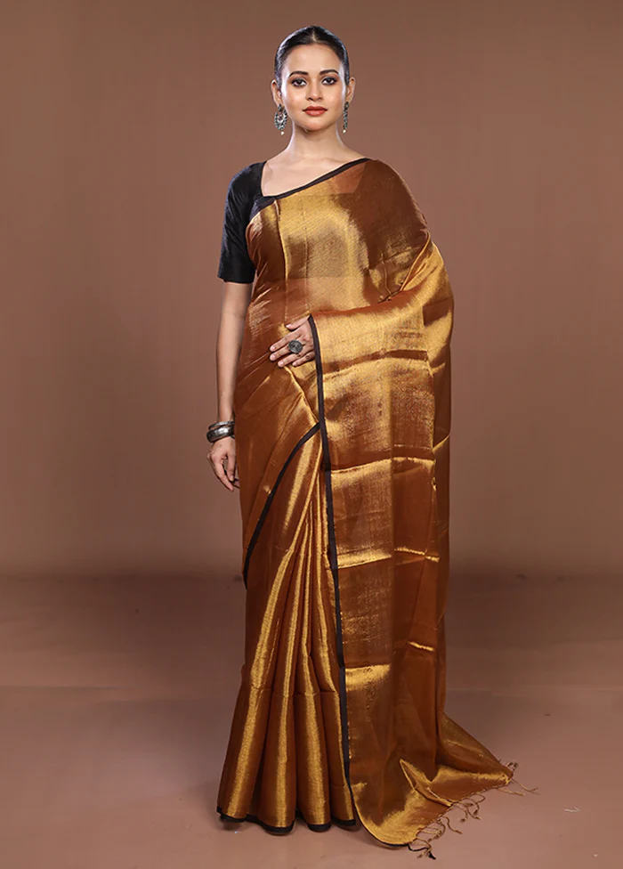 Gold Matka Silk Saree With Blouse Piece - Image 2
