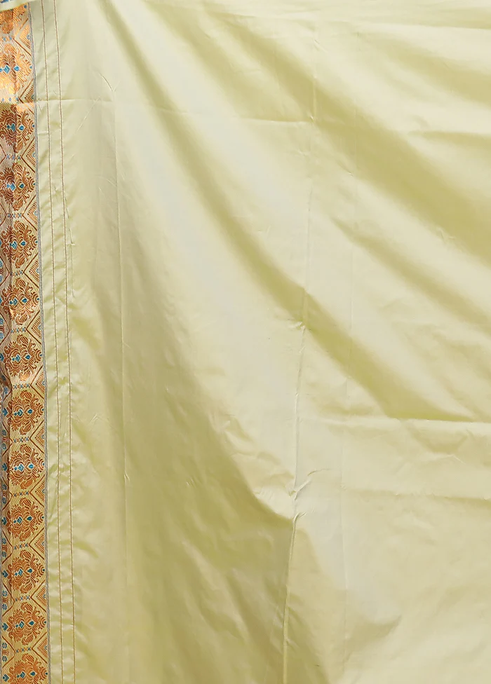 Green Assam Silk Saree With Blouse Piece - Image 5