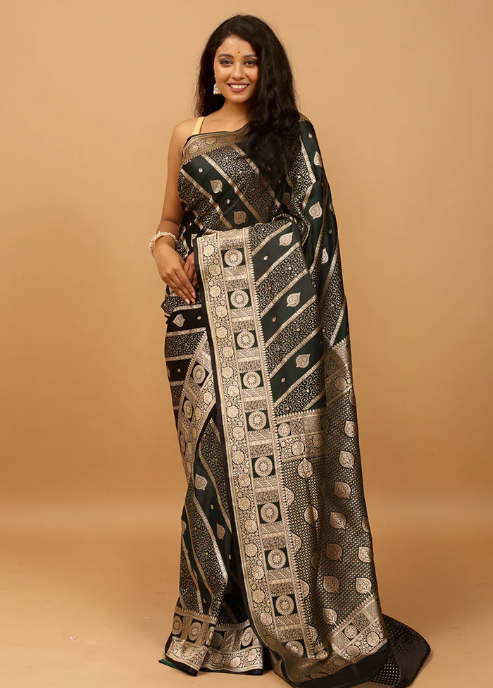 Green Banarasi Silk Saree With Blouse Piece - Image 2