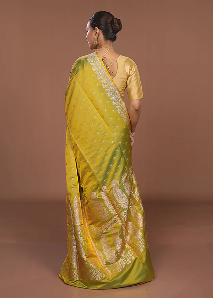 Green Banarasi Silk Saree With Blouse Piece - Image 3