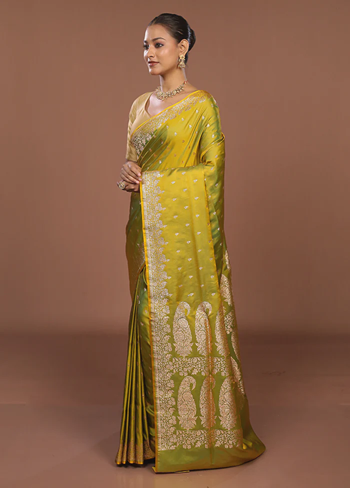 Green Banarasi Silk Saree With Blouse Piece - Image 4