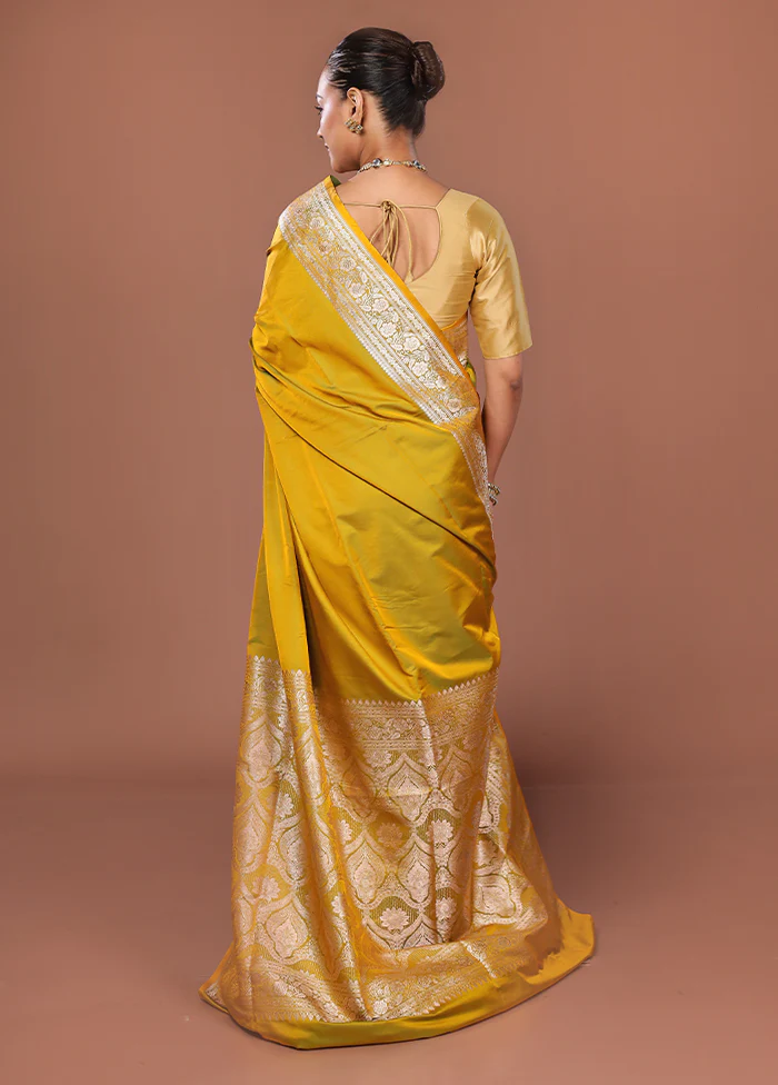 Green Banarasi Silk Saree With Blouse Piece - Image 3