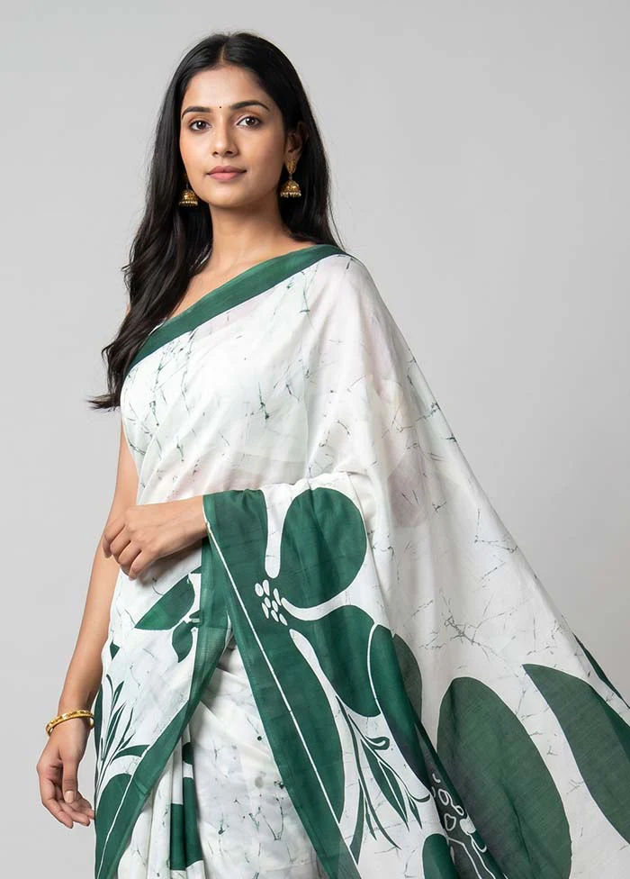 Green Chiffon Silk Saree With Blouse Piece - Image 2