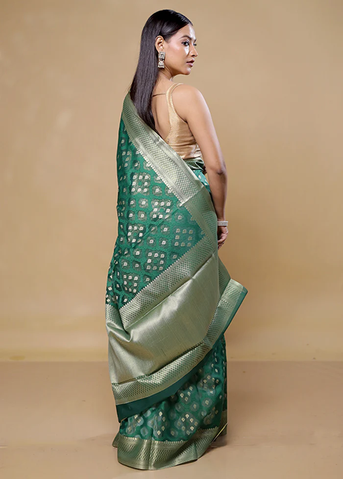 Green Cotton Saree With Blouse Piece - Image 3