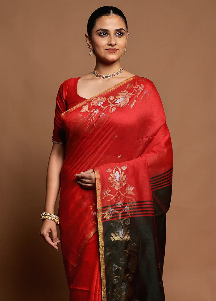 Green Cotton Saree With Blouse Piece - Image 2