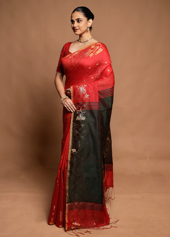 Green Cotton Saree With Blouse Piece - Image 4