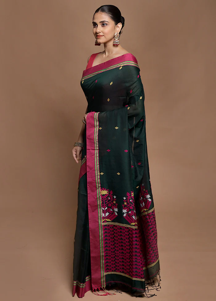Green Cotton Saree With Blouse Piece - Image 4