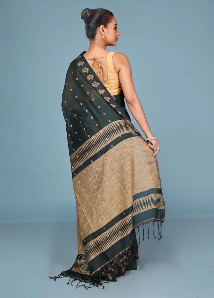 Green Cotton Saree With Blouse Piece - Image 3