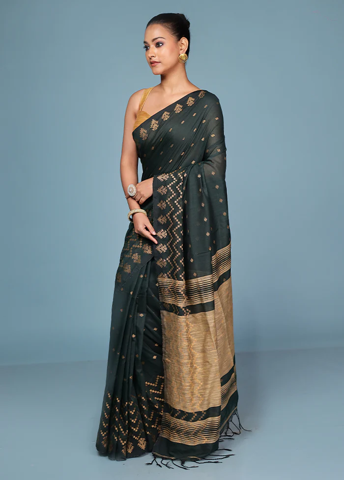 Green Cotton Saree With Blouse Piece - Image 4