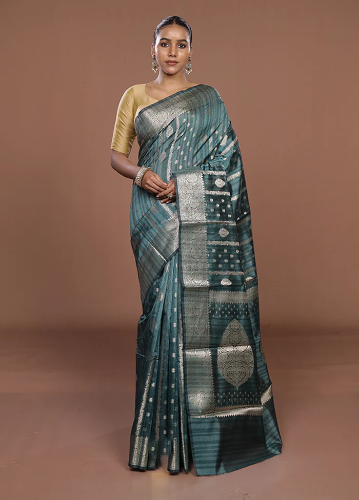 Green Cotton Saree With Blouse Piece - Image 2
