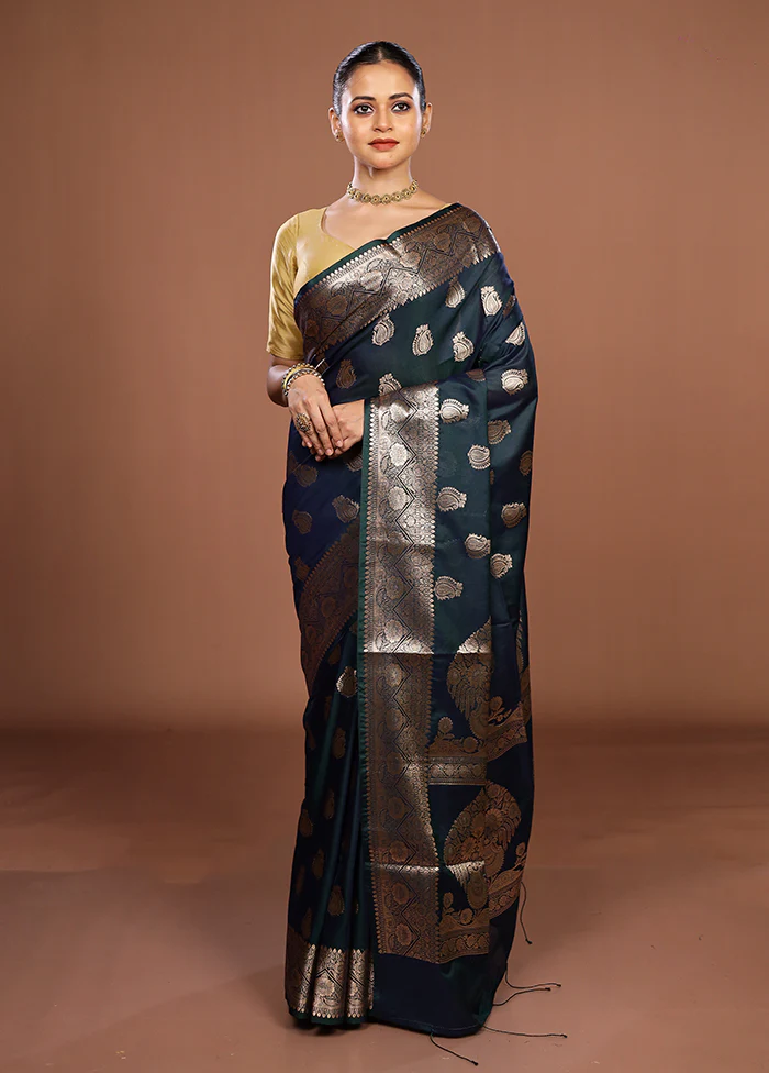 Green Cotton Saree With Blouse Piece - Image 2