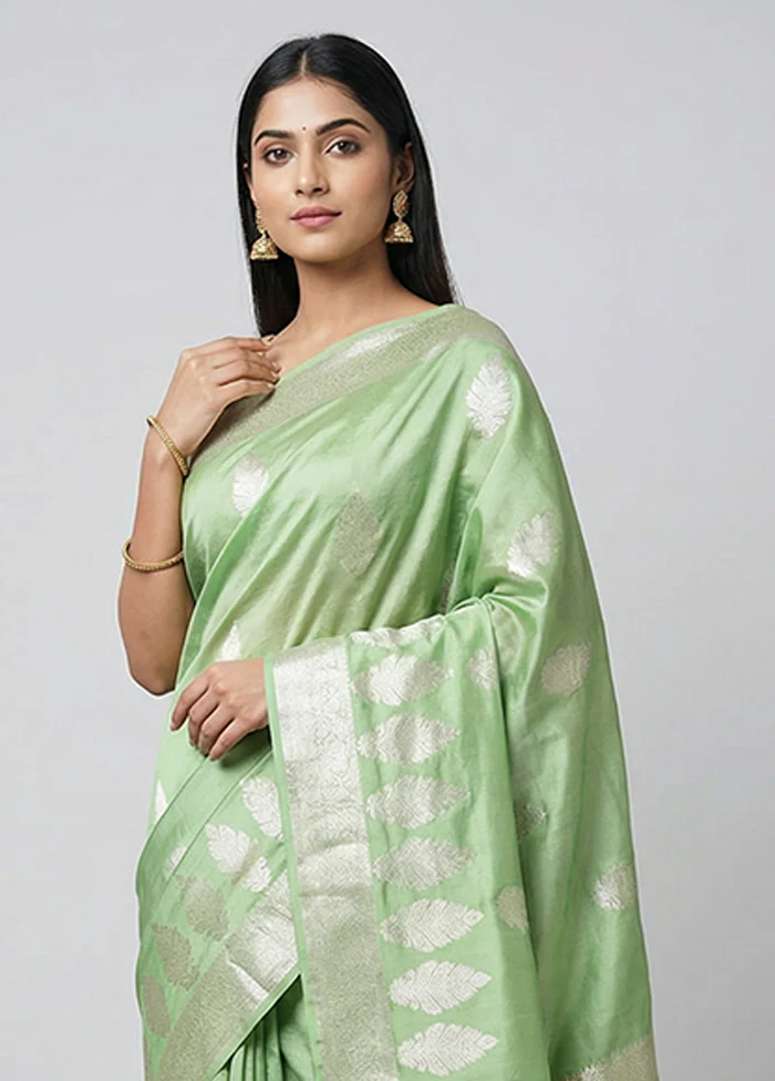 Green Cotton Saree With Blouse Piece - Image 2