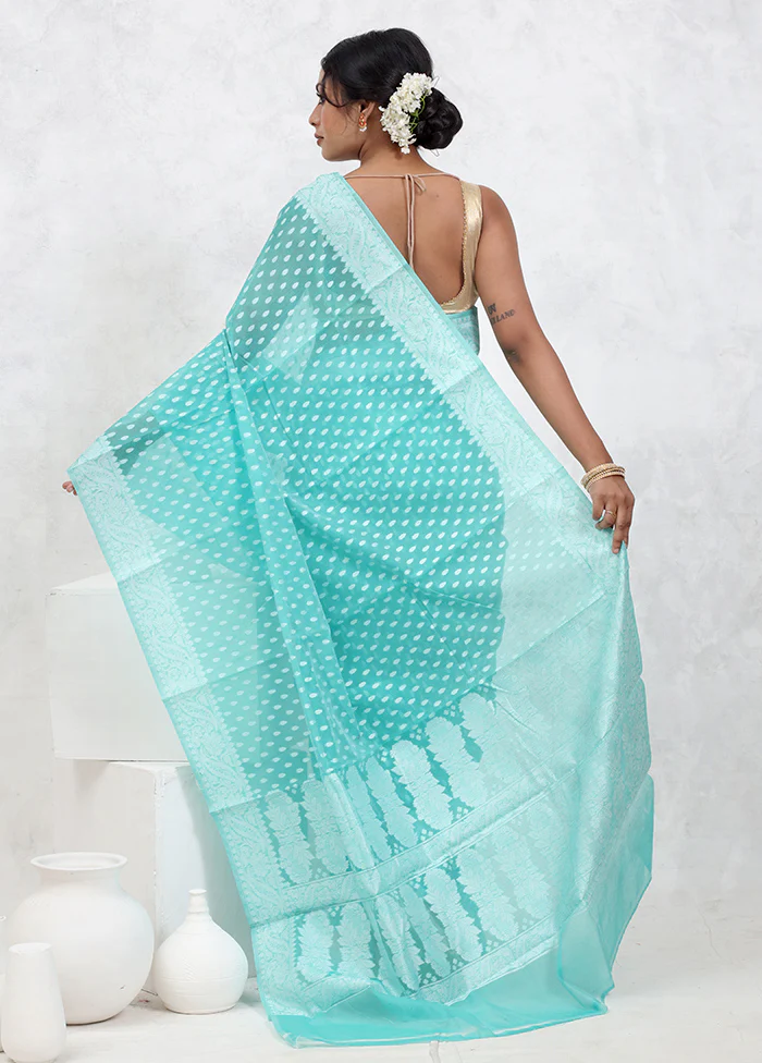 Green Cotton Saree With Blouse Piece - Image 3