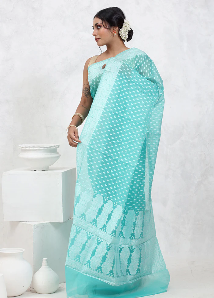 Green Cotton Saree With Blouse Piece - Image 4