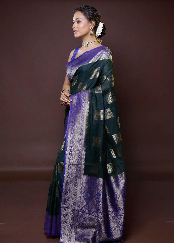 Green Dupion Silk Saree With Blouse Piece - Image 4