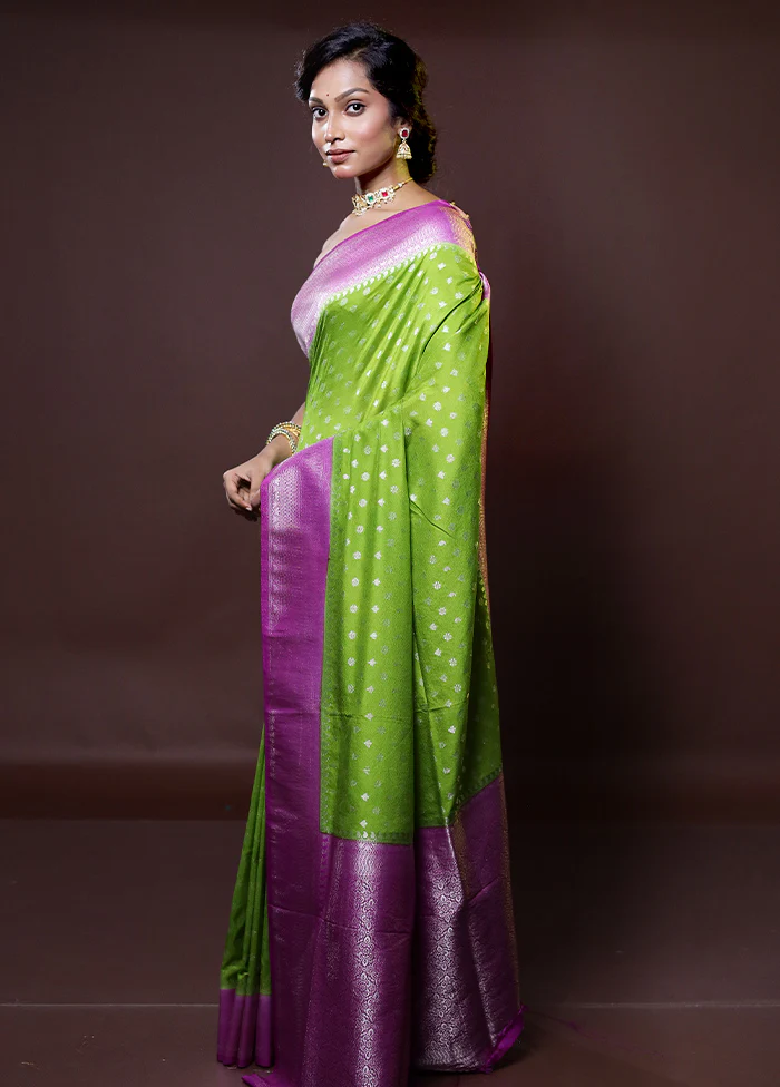 Green Dupion Silk Saree With Blouse Piece - Image 4